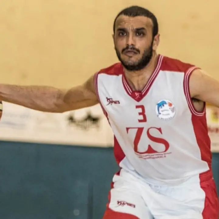 Morto dopo un malore sul campo da basket, la salma di Fathallah diretta in Sicilia
