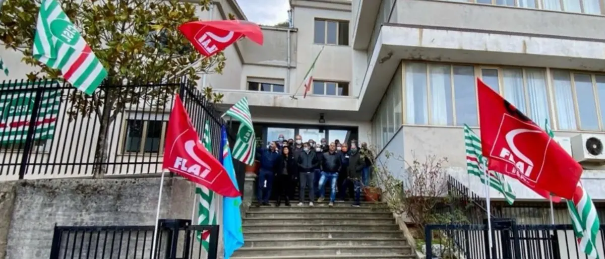 Senza stipendio da mesi, scioperano i lavoratori del Consorzio bonifica di Mormanno