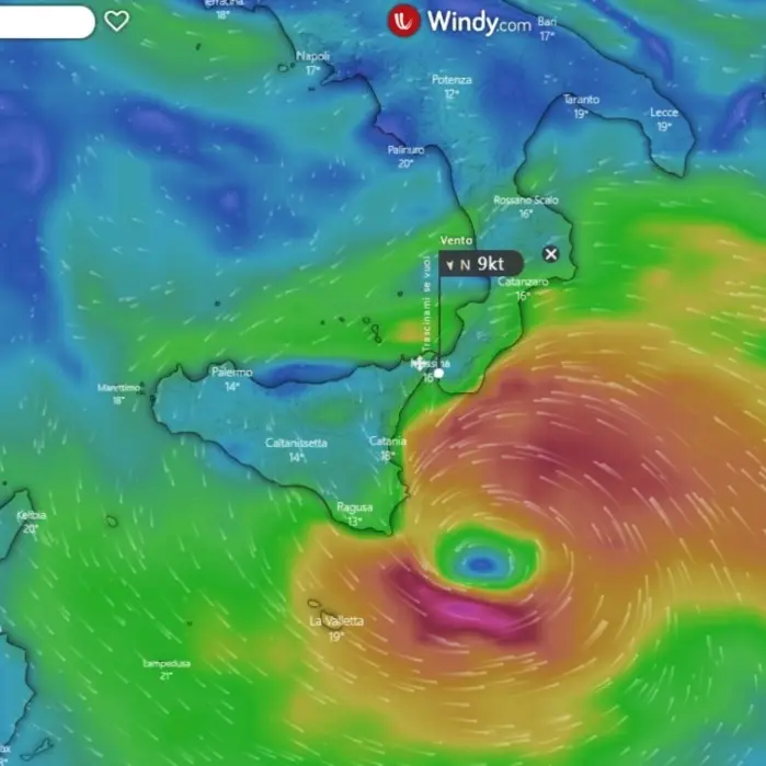 Maltempo, l’uragano mediterraneo ruggisce alle porte di Sicilia e Calabria: allerta rossa sull’isola - LIVE