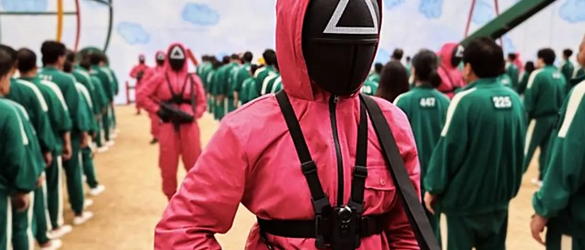 Il fenomeno Squid game preoccupa il garante per l’infanzia: «Non lasciate i bambini soli davanti alla tv»