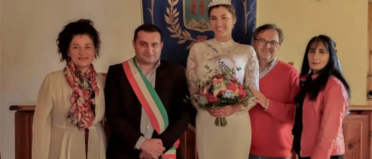 A Taverna la visita di Miss Universe Calabria: Vanessa Mancusi accolta dal sindaco Tarantino