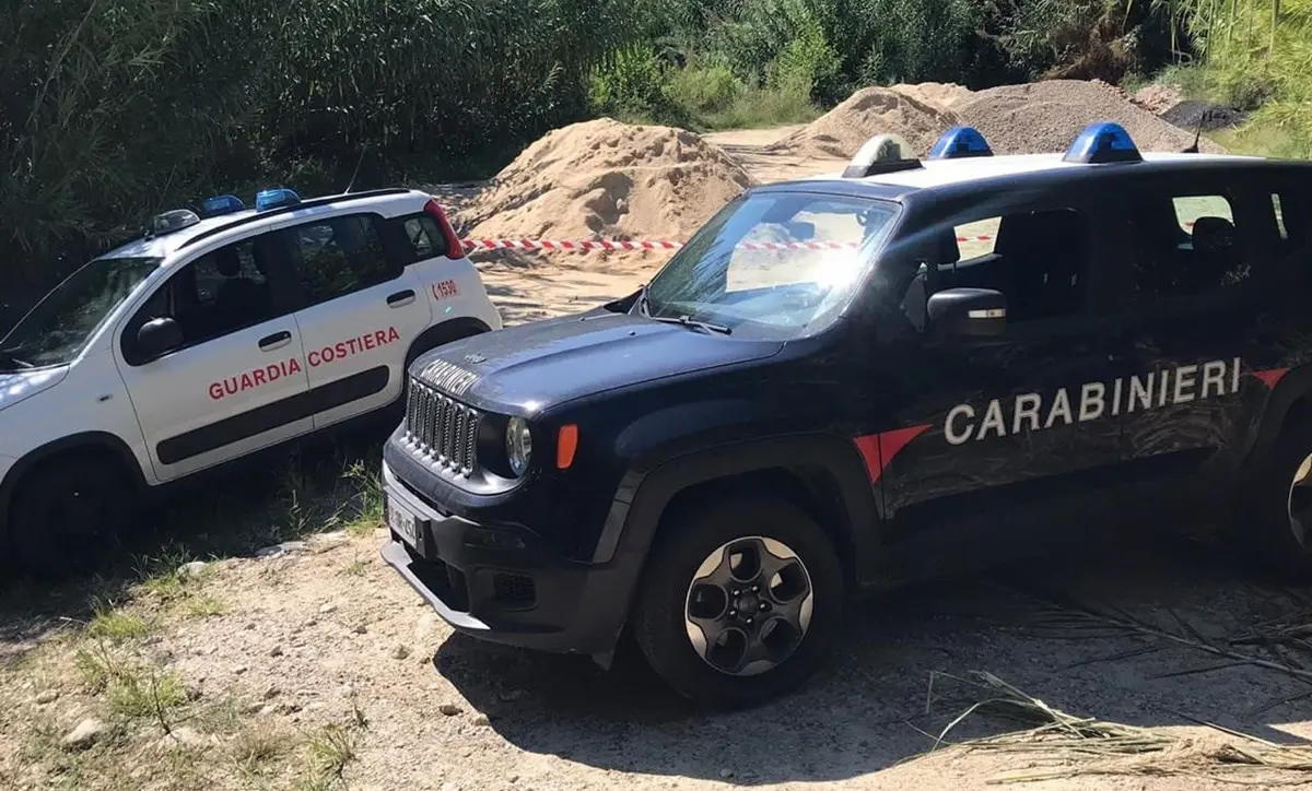 Galatro, impresa edile smaltiva materiali e rifiuti speciali nel letto del fiume Metramo: denunciato il titolare