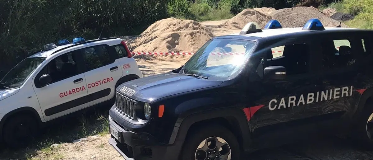 Galatro, impresa edile smaltiva materiali e rifiuti speciali nel letto del fiume Metramo: denunciato il titolare