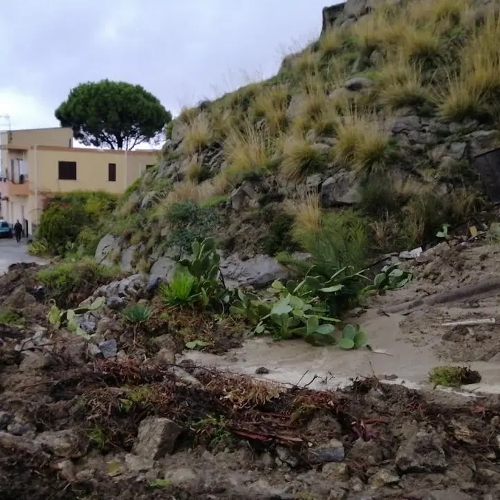 Maltempo nel Reggino, Motta San Giovanni isolato a causa di una frana