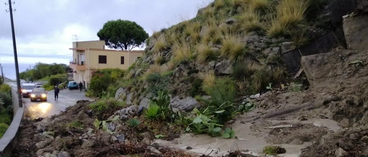Maltempo nel Reggino, Motta San Giovanni isolato a causa di una frana