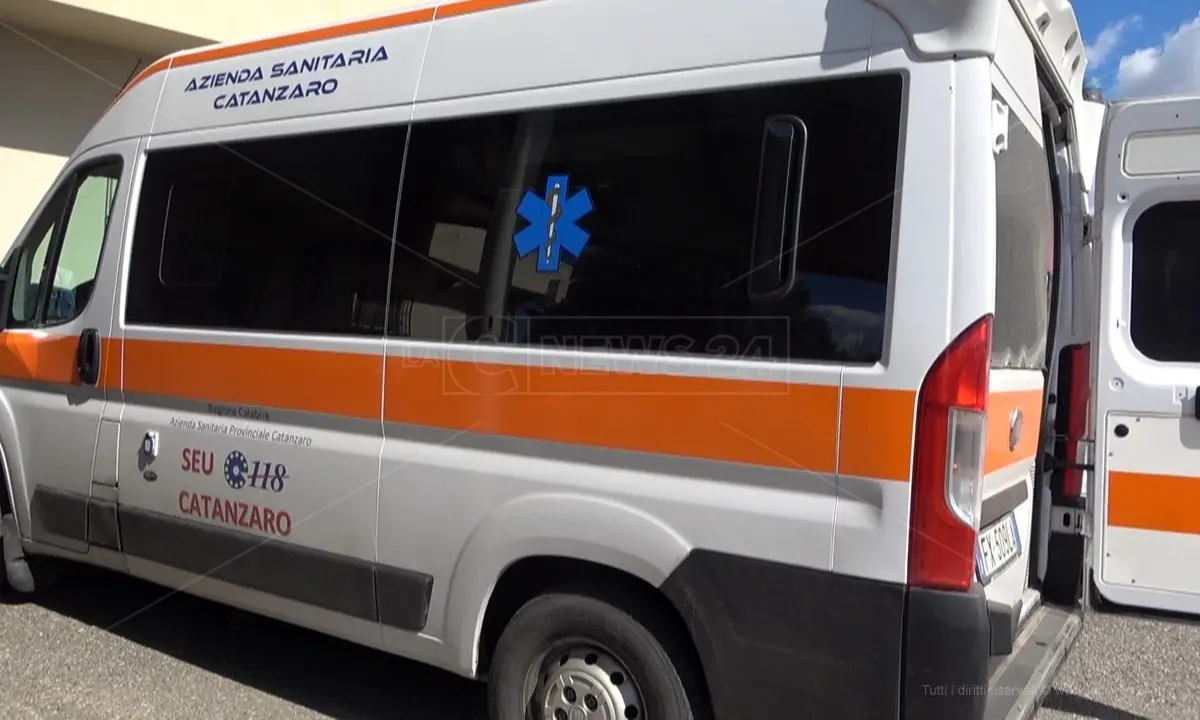 Emergenza 118 in Calabria, il sindacato dei medici: «Rischiamo altri tragici episodi come quello di Reggio»