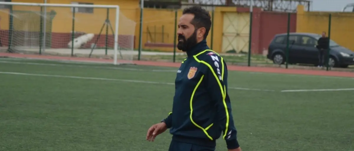 Eccellenza, l’Isola Capo Rizzuto esonera l’allenatore Zangari: «I risultati fanno la differenza»