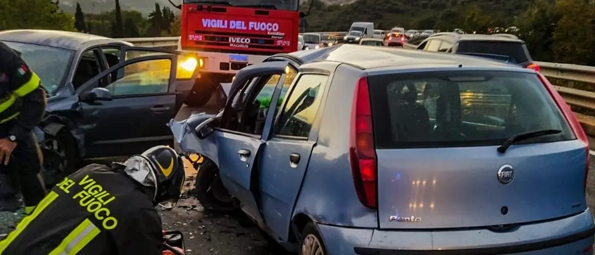 Cosenza, incidente tra due auto sulla strada statale 107 Silana-Crotonese: una vittima