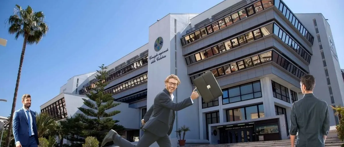 Consiglio, portaborse pagati per non fare nulla (sotto elezioni): uno spreco da 500mila euro