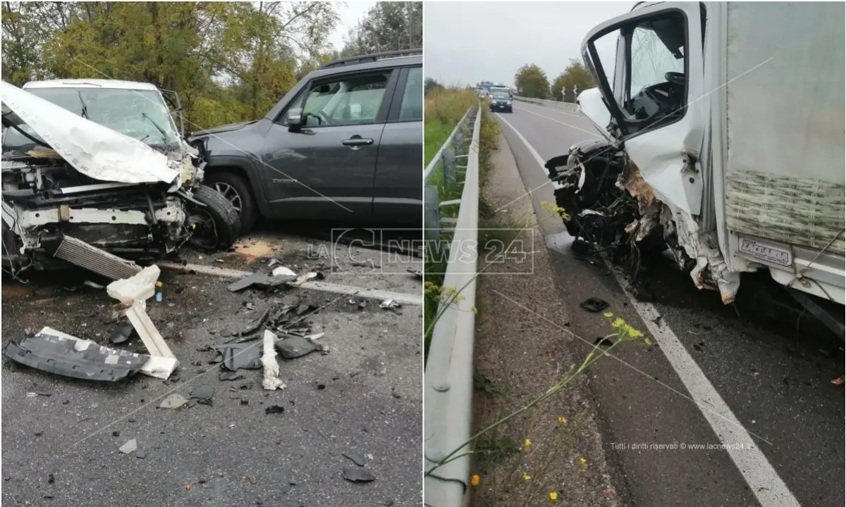 Corigliano Rossano, incidente sulla statale 106: tre mezzi coinvolti e due feriti