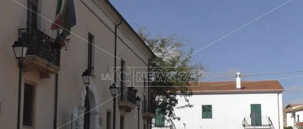 Covid, a Isola Capo Rizzuto i contagi continuano ad aumentare: il sindaco attiva il Coc