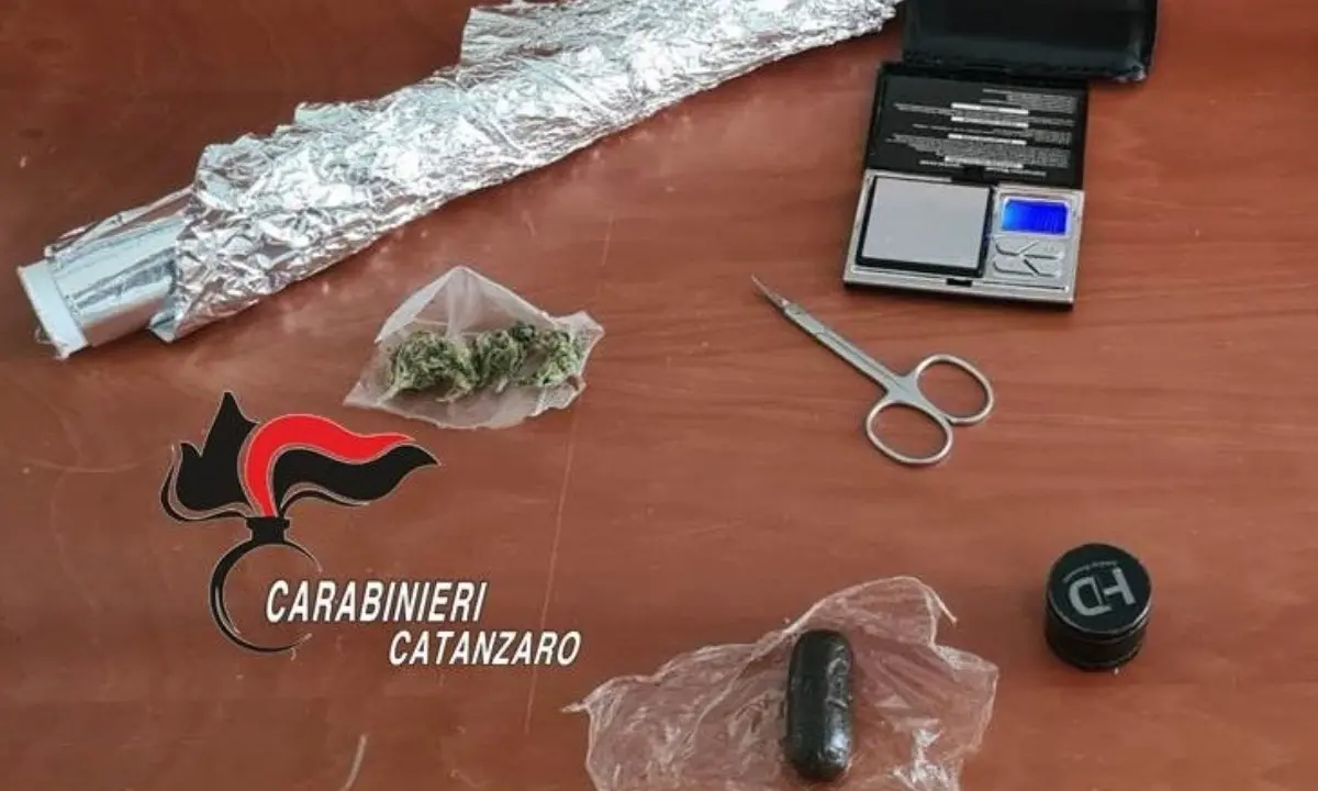 Detenzione e spaccio di droga, un arresto e una denuncia nel Catanzarese