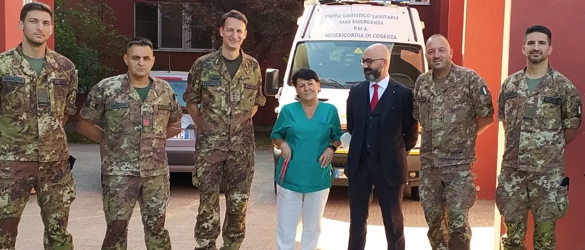 Cosenza, crisi respiratoria in strada per il blocco della mandibola: donna salvata da un’infermiera