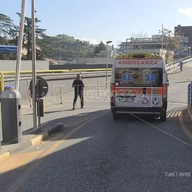 Corigliano Rossano, ambulanza in ritardo per il trasferimento a Cosenza: 35enne in gravi condizioni