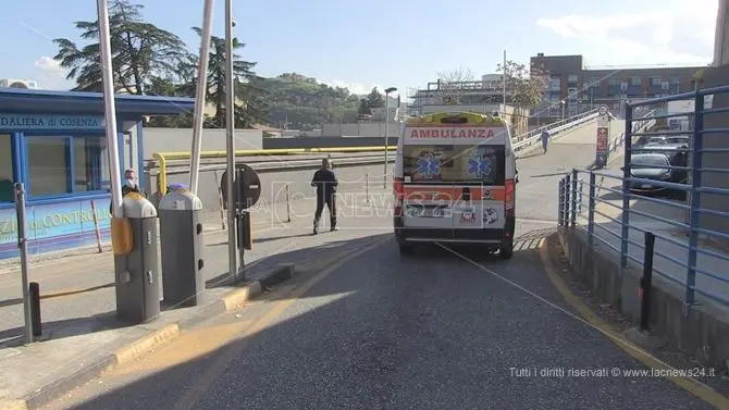 Corigliano Rossano, ambulanza in ritardo per il trasferimento a Cosenza: 35enne in gravi condizioni