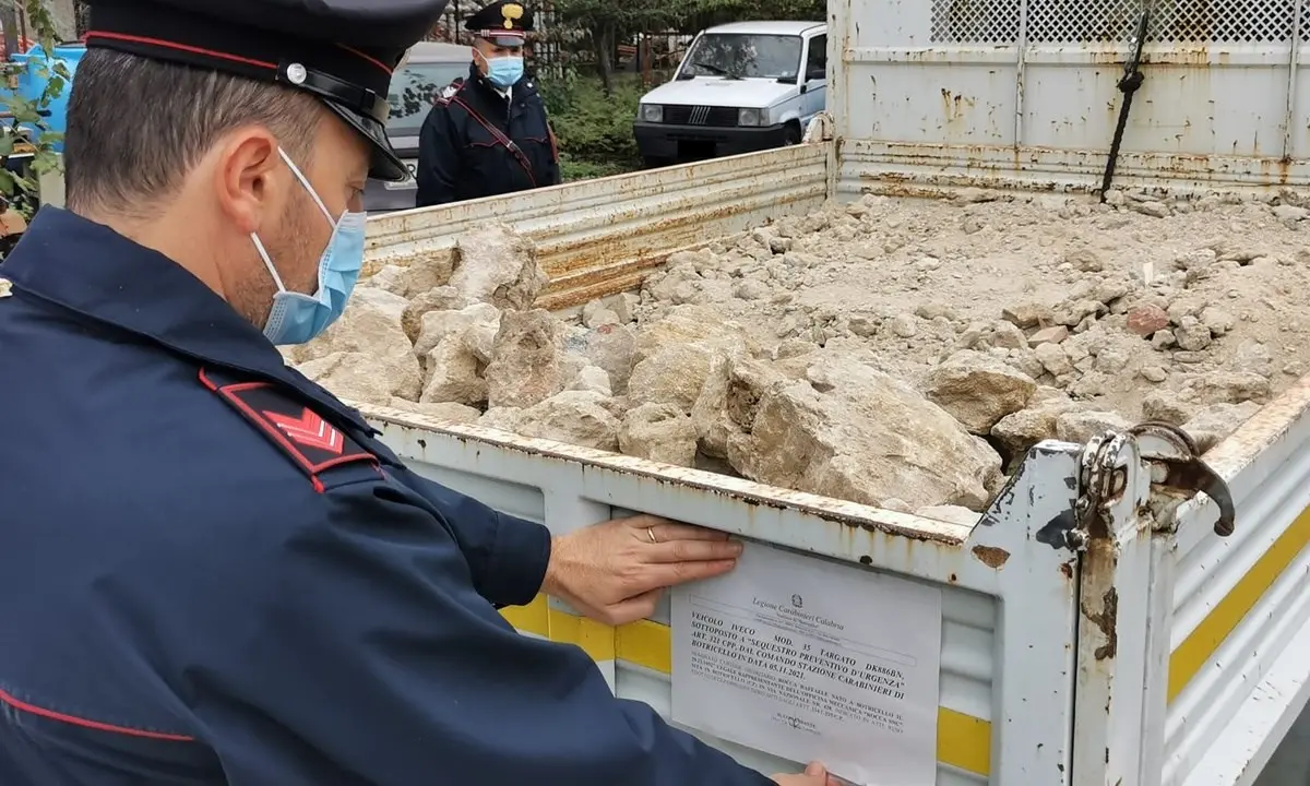 Trasportava rifiuti senza autorizzazione: denunciato imprenditore a Botricello