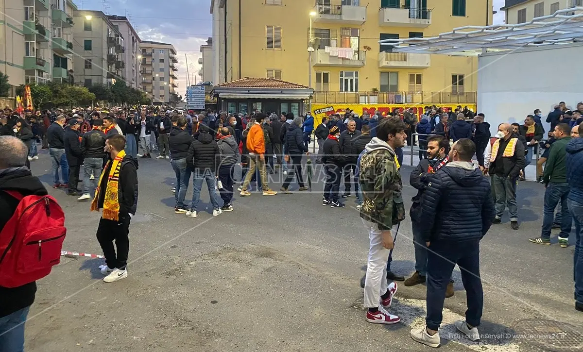 Catanzaro-Messina rimandata a stasera: alcuni calciatori positivi al Covid