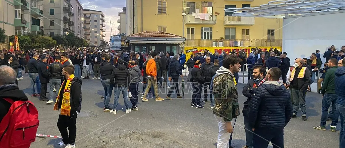 Catanzaro-Messina rimandata a stasera: alcuni calciatori positivi al Covid