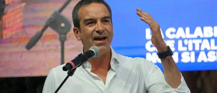 Regione Calabria, Occhiuto azzera i dipartimenti: via direttori generali e dirigenti