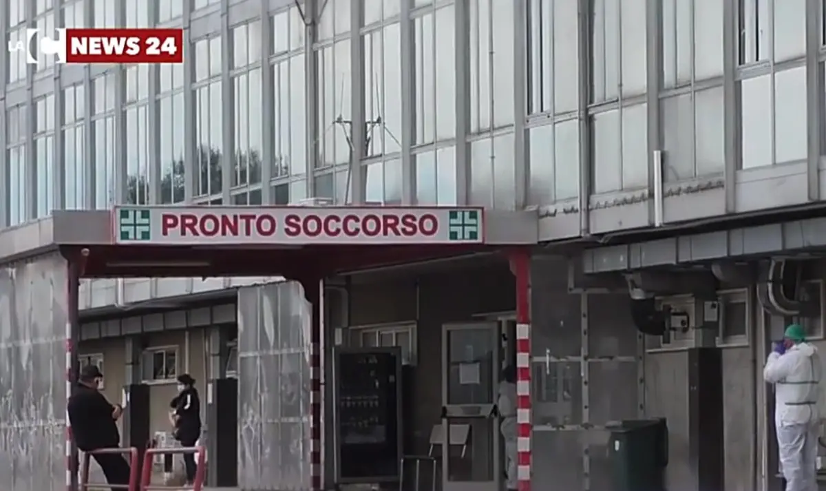 Fuga dal pronto soccorso, la proposta del ministro Speranza: «Indennità per medici e infermieri»