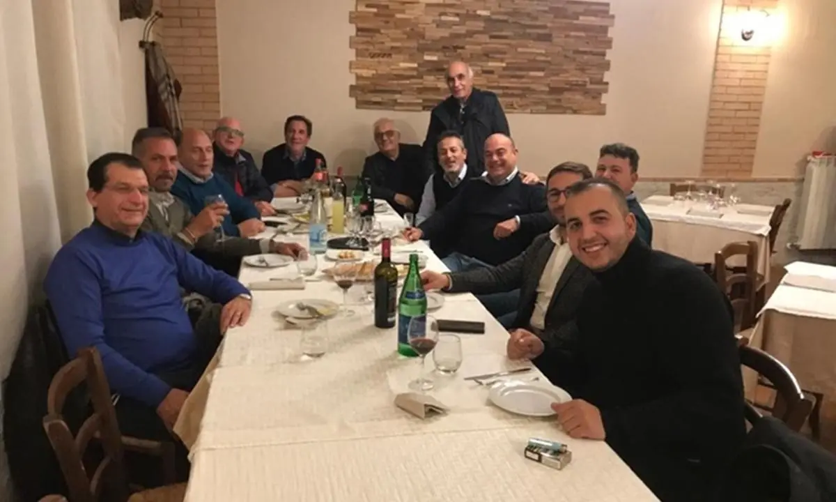 Rende, la cena delle polemiche: botta e risposta sui social tra maggioranza e opposizione