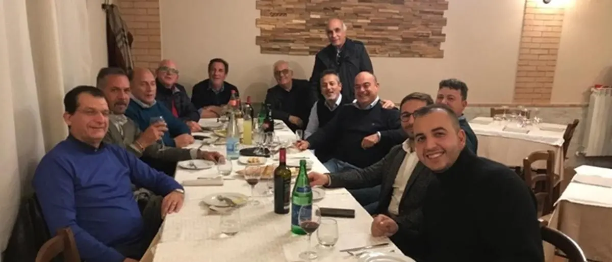 Rende, la cena delle polemiche: botta e risposta sui social tra maggioranza e opposizione