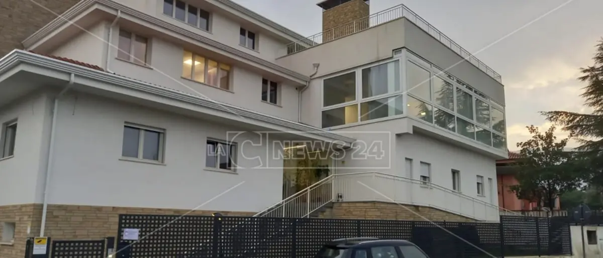 Cabina elettrica disattivata, una clinica nel Cosentino rimane senza corrente