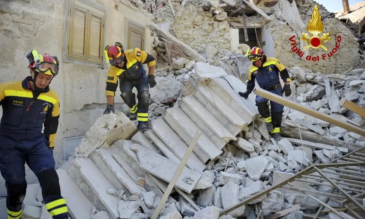 L’esercitazione nazionale dei vigili del fuoco in un borgo abbandonato del Cosentino