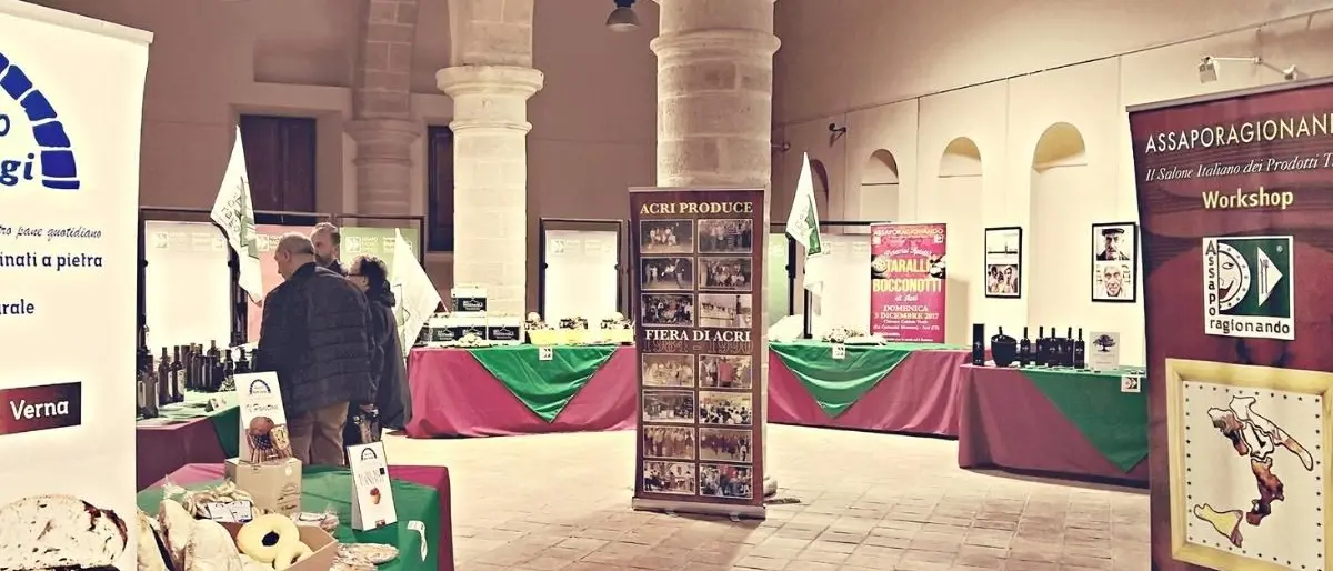 Acri, ritorna “Assaporagionando”: eventi e dibattiti su prodotti tipici e artigianato