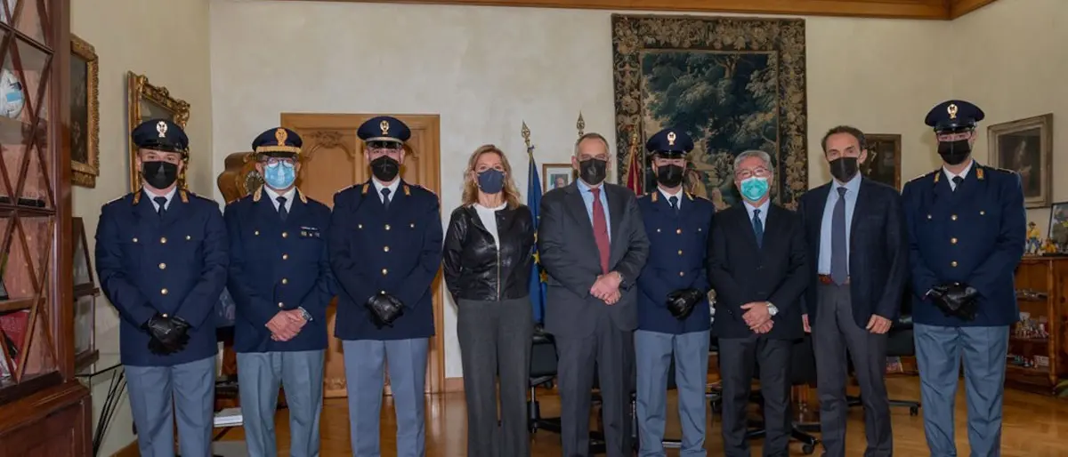 Sbarco a Crotone, il capo della Polizia incontra gli agenti che hanno sfidato le onde per salvare i migranti