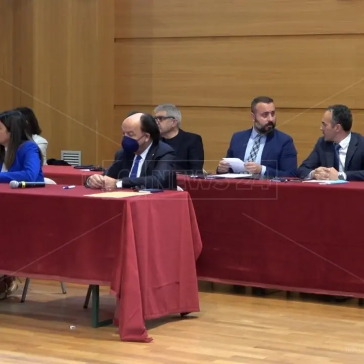 Lamezia Terme, cinque consiglieri comunali indagati: chiesta l’archiviazione