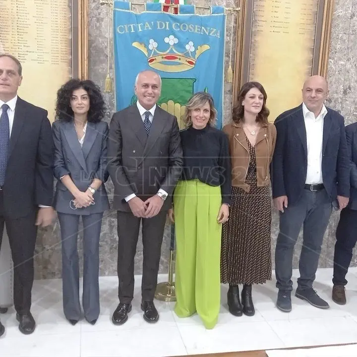 Comune Cosenza, Franz Caruso presenta la nuova giunta: nomi e deleghe