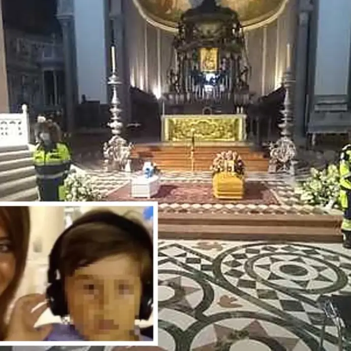 A Messina i funerali di Viviana e del piccolo Gioele, il dolore del papà: «Farò di tutto per scoprire la verità»