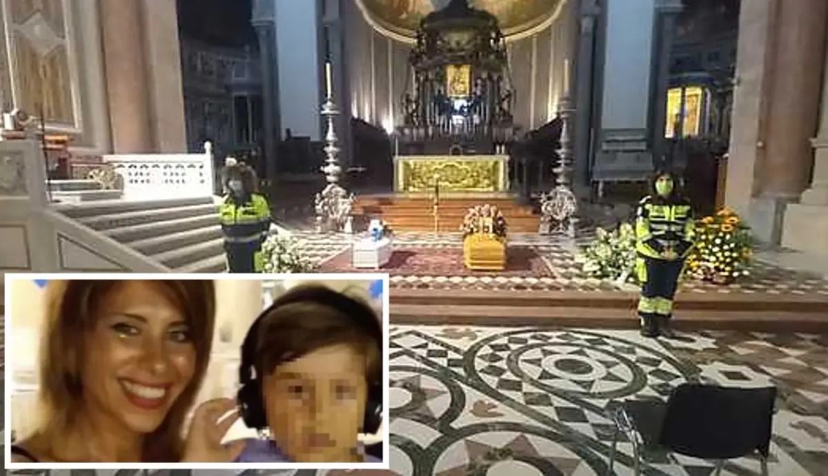 A Messina i funerali di Viviana e del piccolo Gioele, il dolore del papà: «Farò di tutto per scoprire la verità»