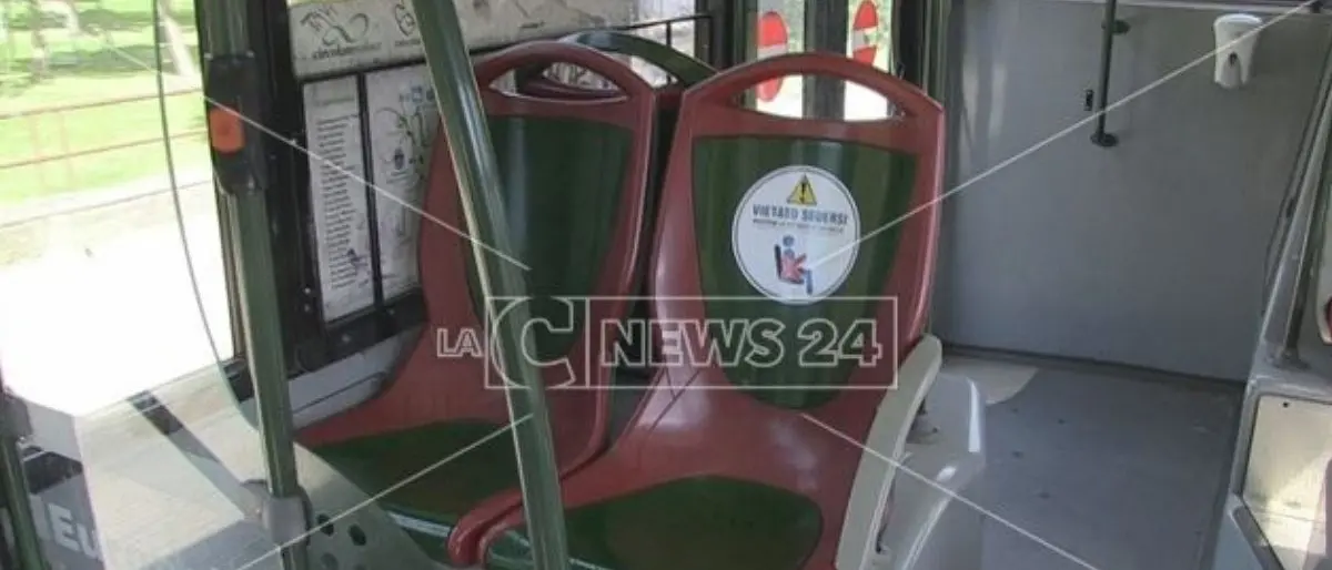 Trasporto pubblico, le nuove regole: in taxi in 2, stop treni se passeggeri hanno sintomi Covid