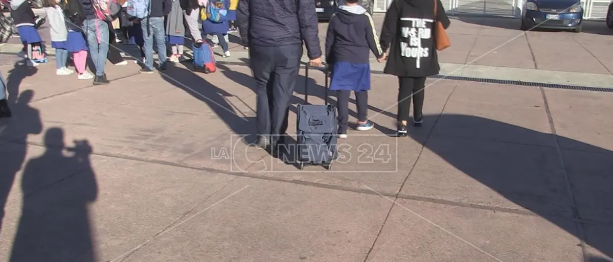 Covid, focolaio nella scuola primaria di Botricello: positivi alunni e insegnanti