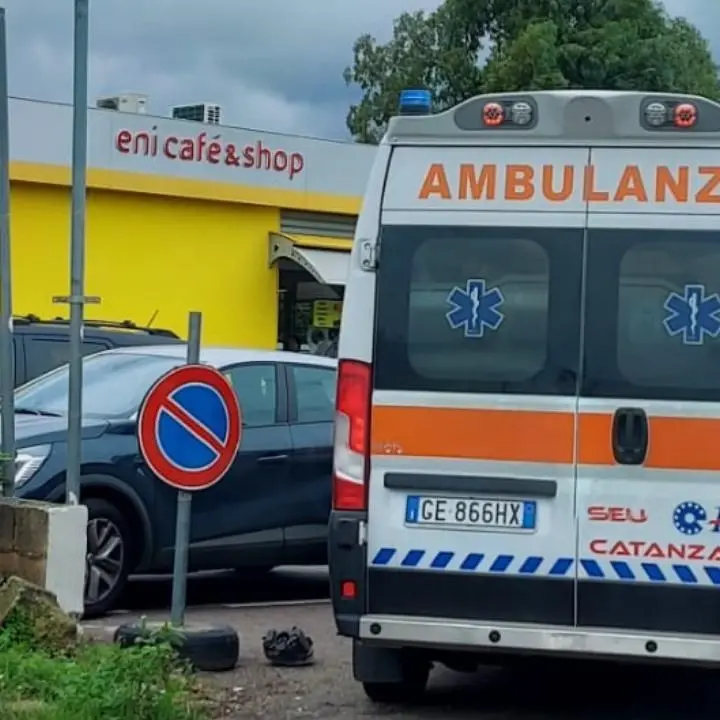 Lamezia, incidente tra due auto sulla strada statale 280: sul posto interviene l’elisoccorso