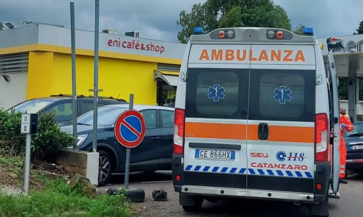 Lamezia, incidente tra due auto sulla strada statale 280: sul posto interviene l’elisoccorso