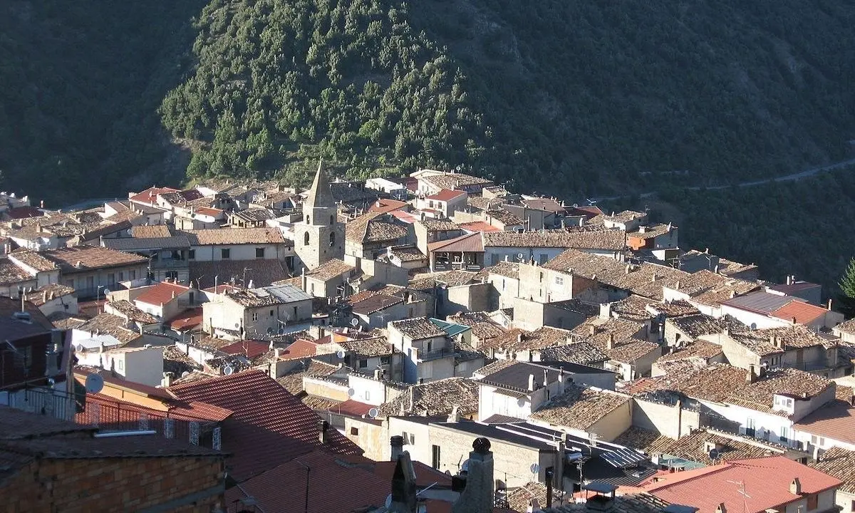 Covid, a Longobucco aumentano i casi: il sindaco ritira le dimissioni per gestire l’emergenza