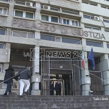 Inchiesta “Coopservice” sugli appalti delle pulizie all’ospedale di Cosenza: tutti a processo