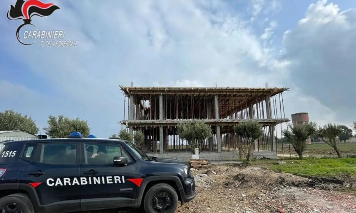 Crotone, sequestrato fabbricato abusivo: insiste in un’area a rischio sismico