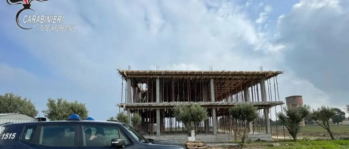 Crotone, sequestrato fabbricato abusivo: insiste in un’area a rischio sismico