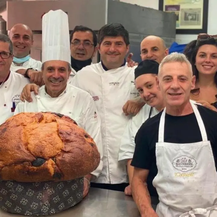 Il mega panettone alla cipolla rossa pronto a conquistare Tropea