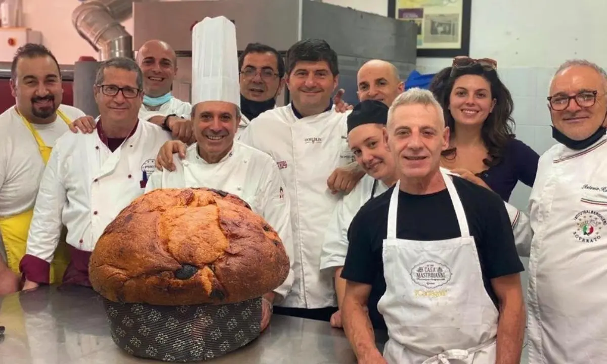 Il mega panettone alla cipolla rossa pronto a conquistare Tropea