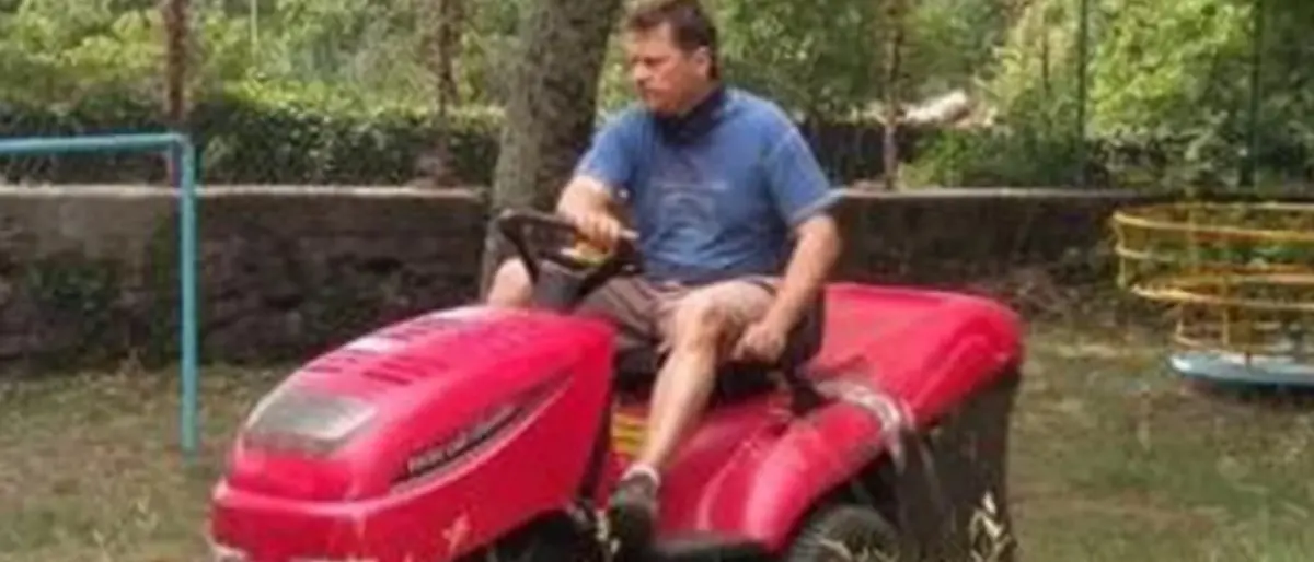 Imprenditore no vax tenta di curarsi a casa da solo: muore a 50 anni