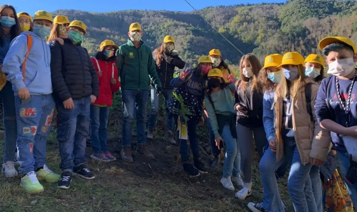 Marcia per il clima, la manifestazione organizzata dal circolo di Legambiente a Pentone appassiona gli studenti