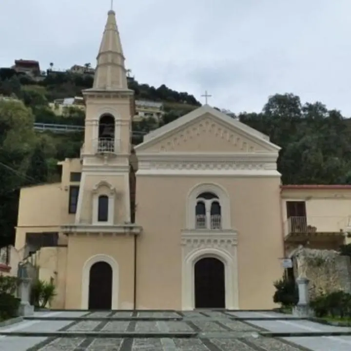 Sacerdote positivo al Covid ad Amantea, parrocchia chiusa in attesa della sanificazione