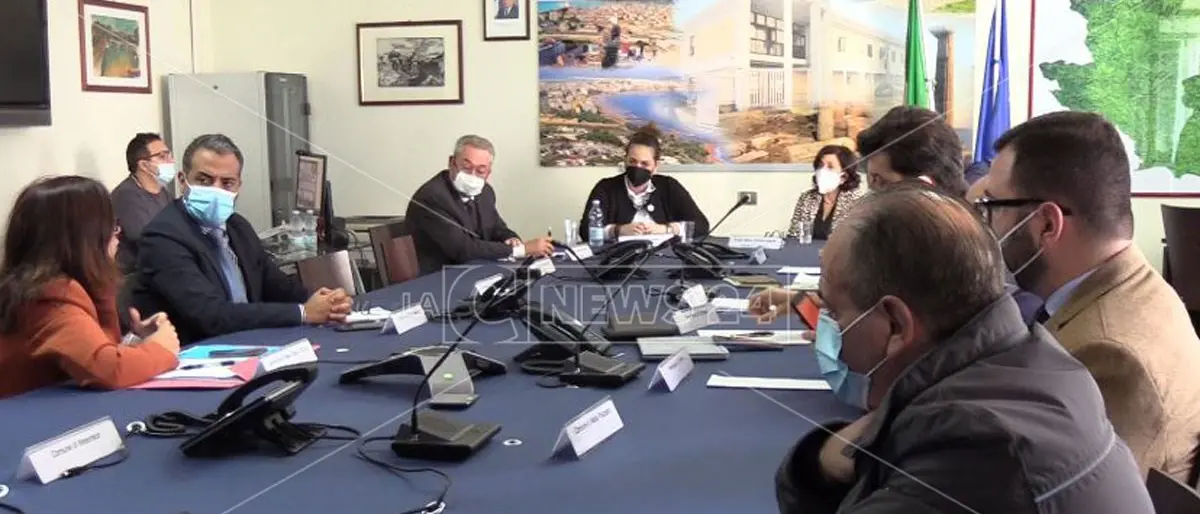 Crotone, Nesci ai sindaci: «Il contratto istituzionale di sviluppo è una grande opportunità»