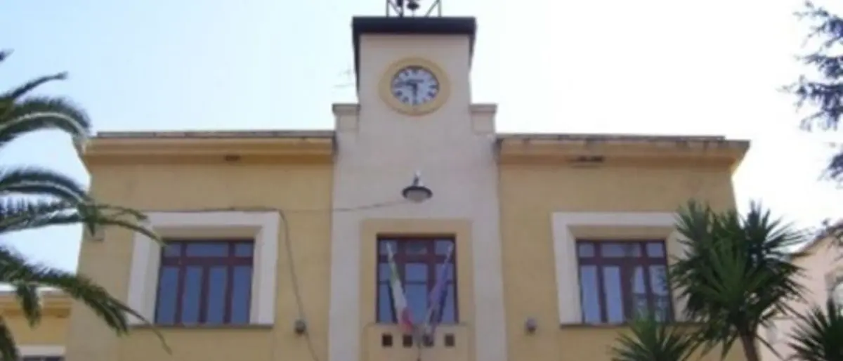 Segretario comunale del Reggino aggredito all’uscita dal municipio: trasportato in ospedale