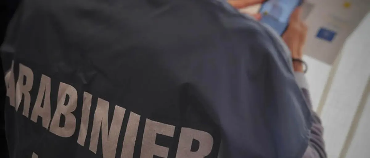 In casa droga, armi e soldi in contanti: arrestato 49enne nel Cosentino